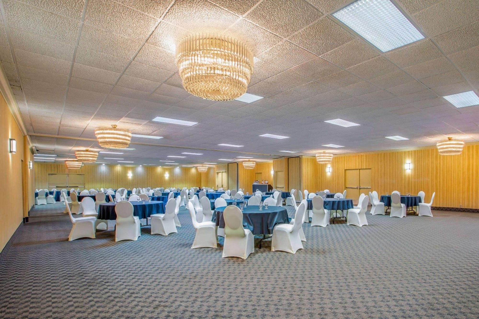 Days Inn By Wyndham Sudbury & Conference Centre Luaran gambar