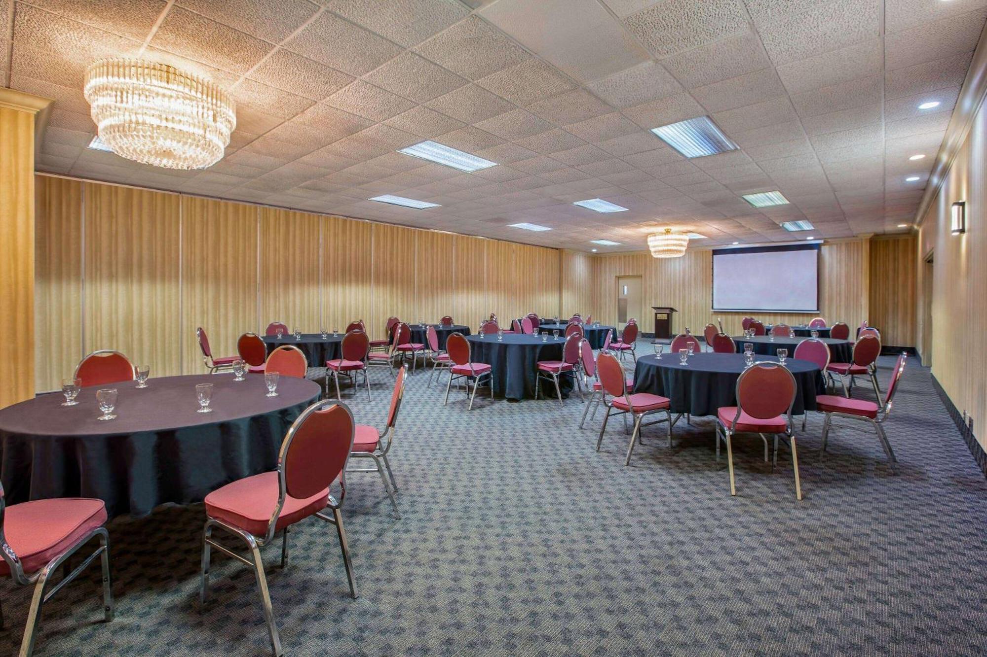 Days Inn By Wyndham Sudbury & Conference Centre Luaran gambar